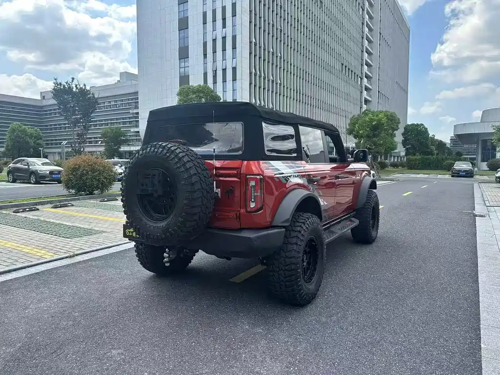 Ford Bronco — миниатюра 8