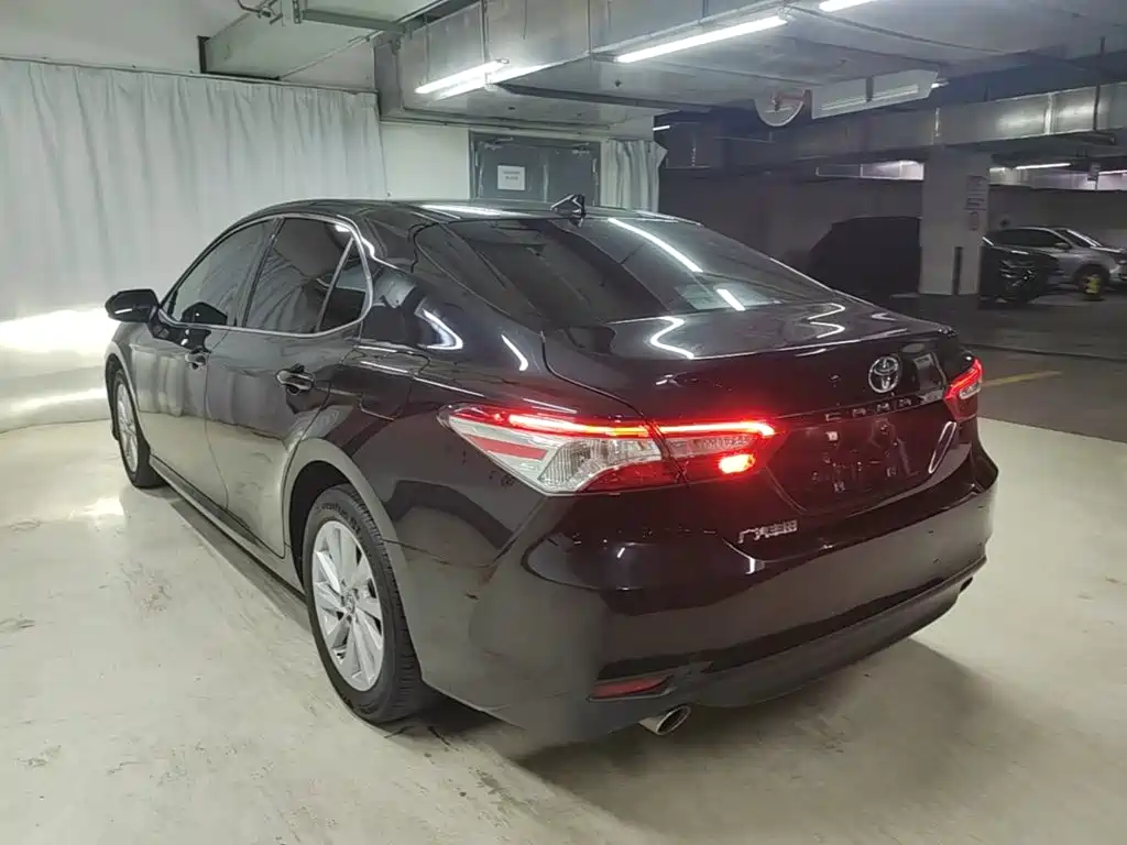 Toyota Camry — миниатюра 5