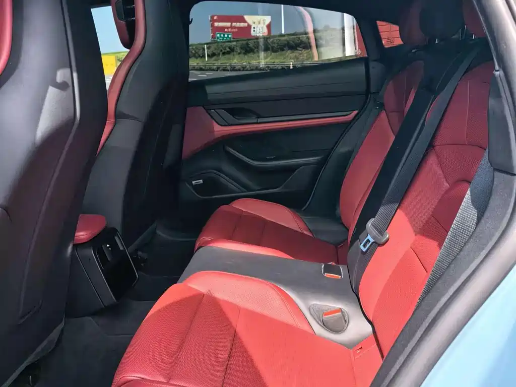 Porsche Taycan — миниатюра 7