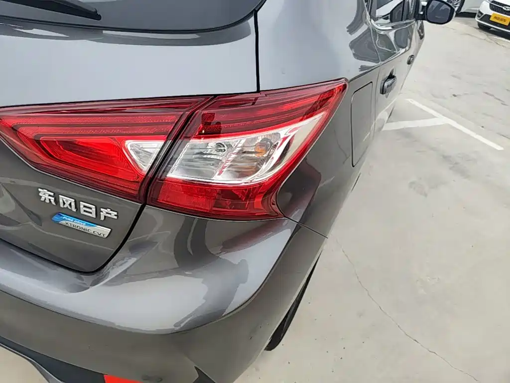 Nissan Tiida — миниатюра 8
