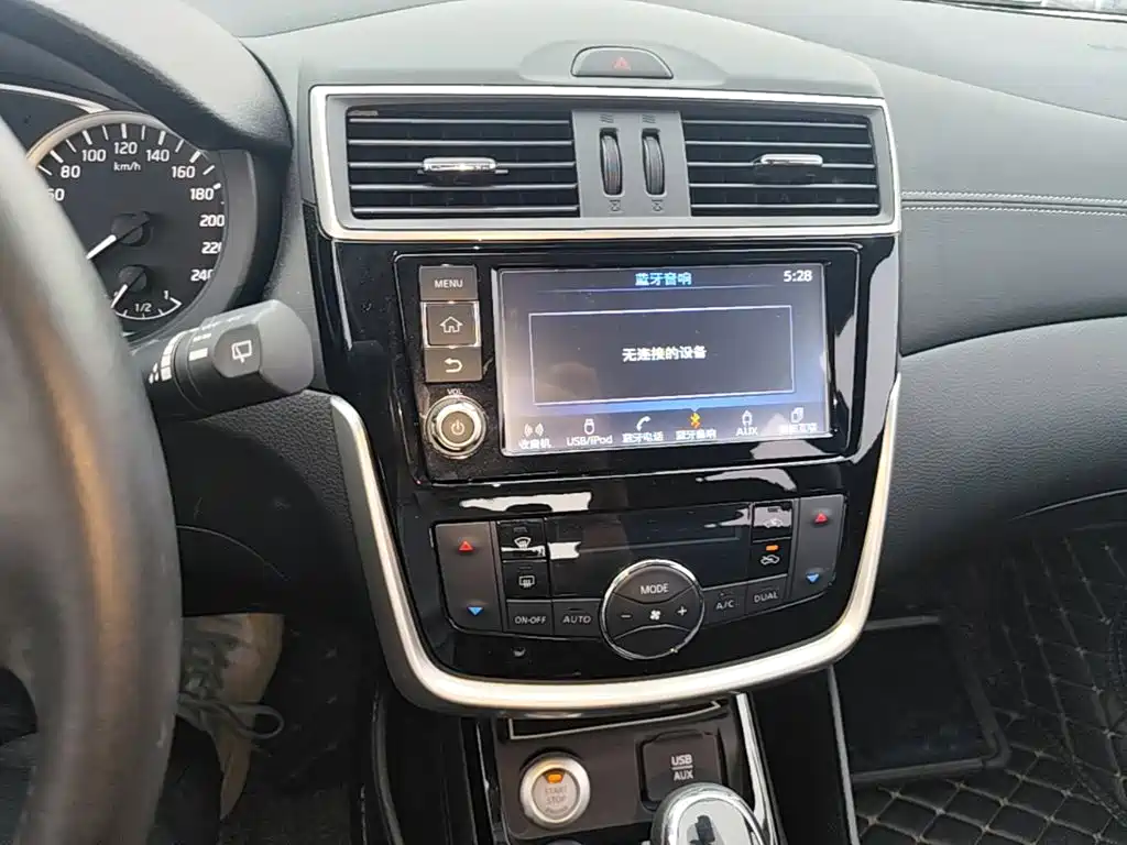 Nissan Tiida — миниатюра 13