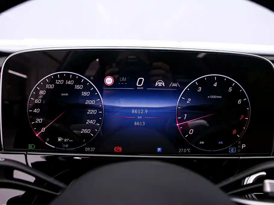 Mercedes-Benz E-Class — миниатюра 6