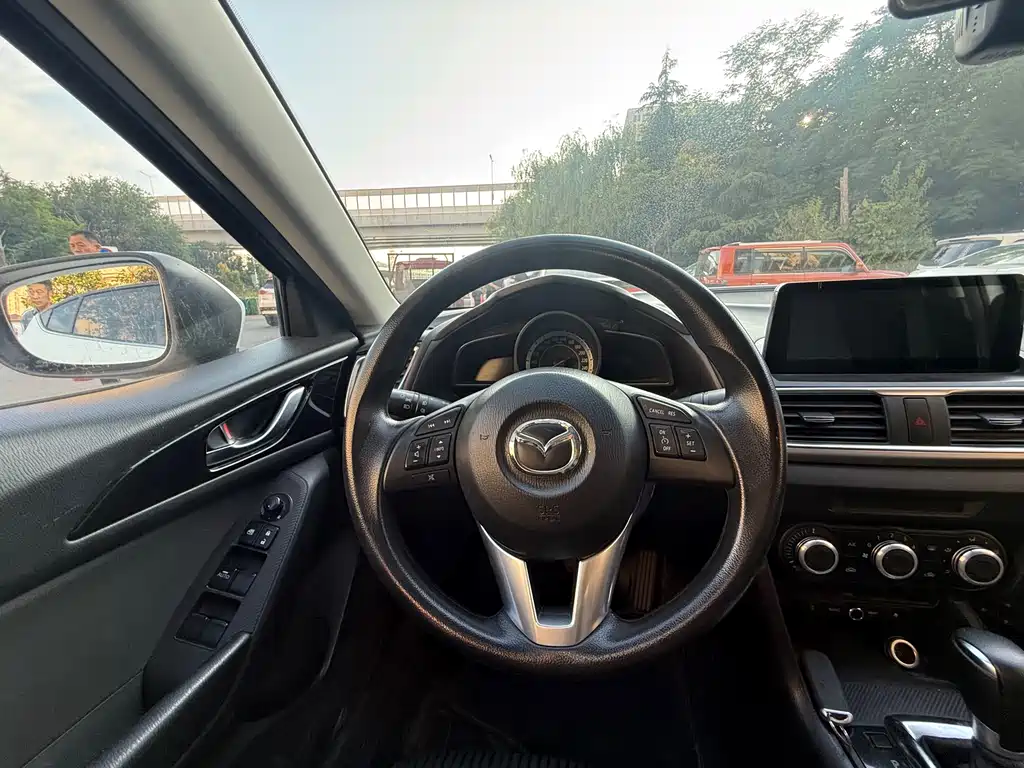 Mazda Mazda3 3 2016 1.5L AT Comfort