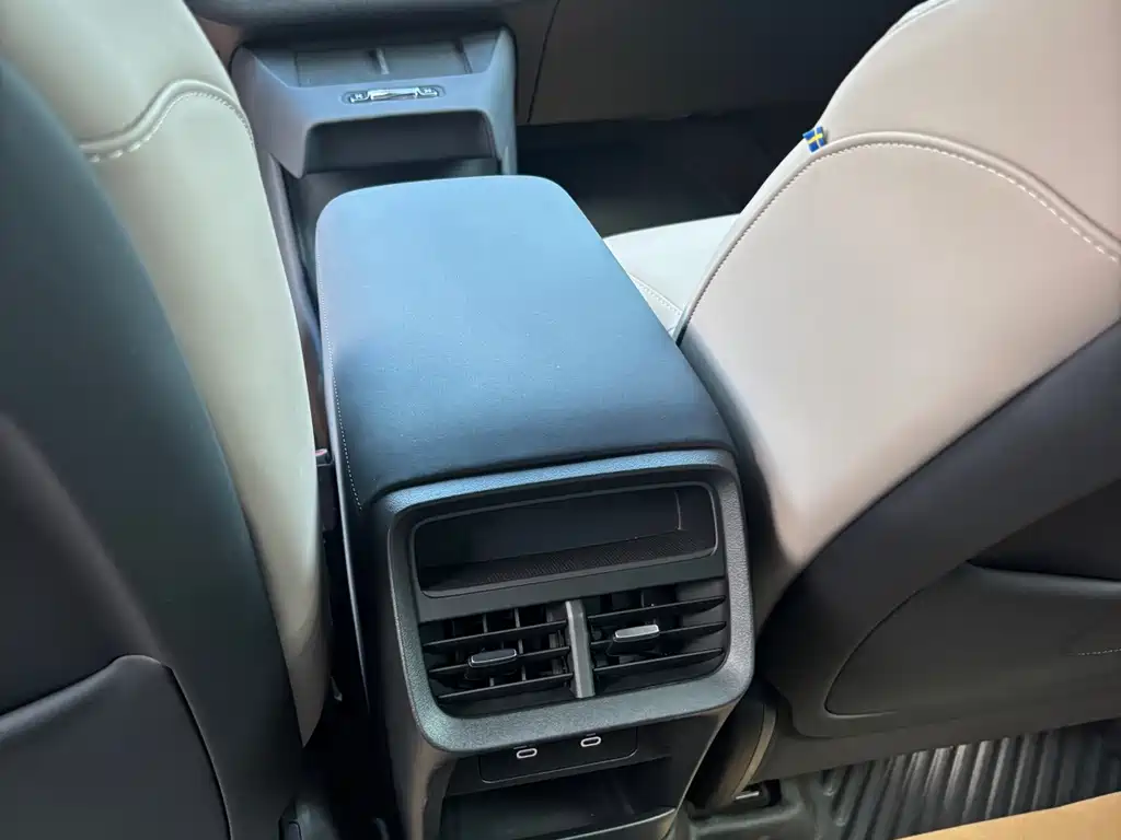 Volvo гибрид Volvo XC70 plug-in — миниатюра 14