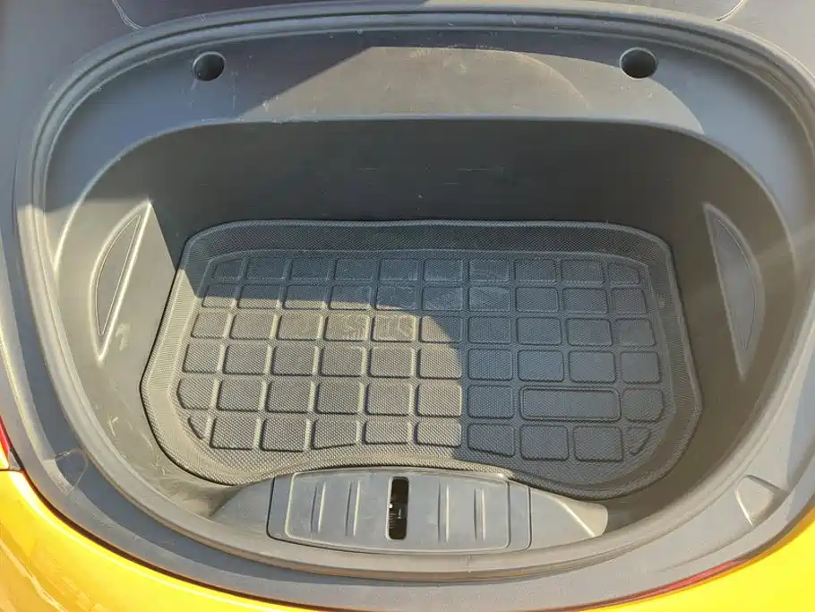 Tesla Model 3 — миниатюра 10