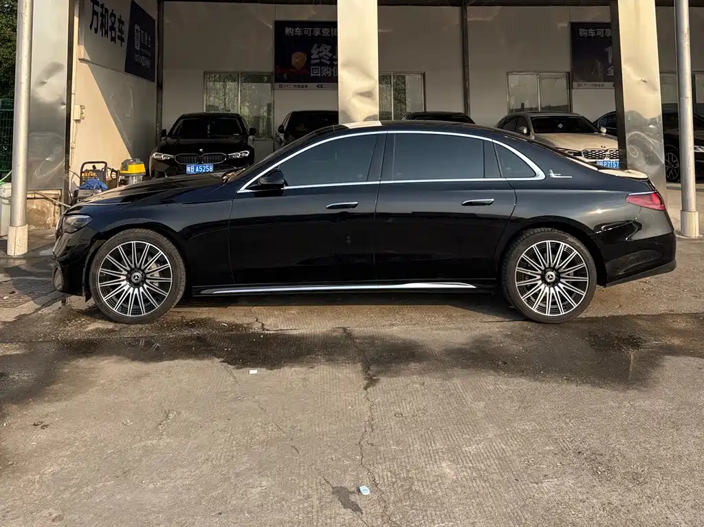 Mercedes-Benz E-Class — миниатюра 3