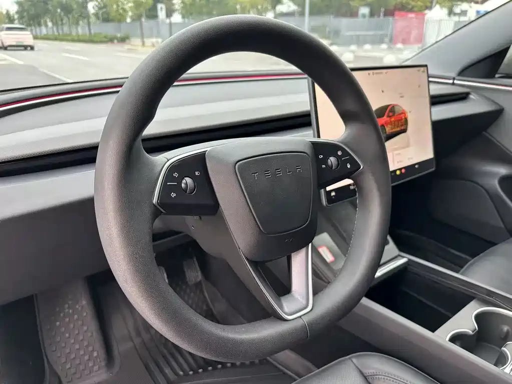 Tesla Model 3 — миниатюра 7