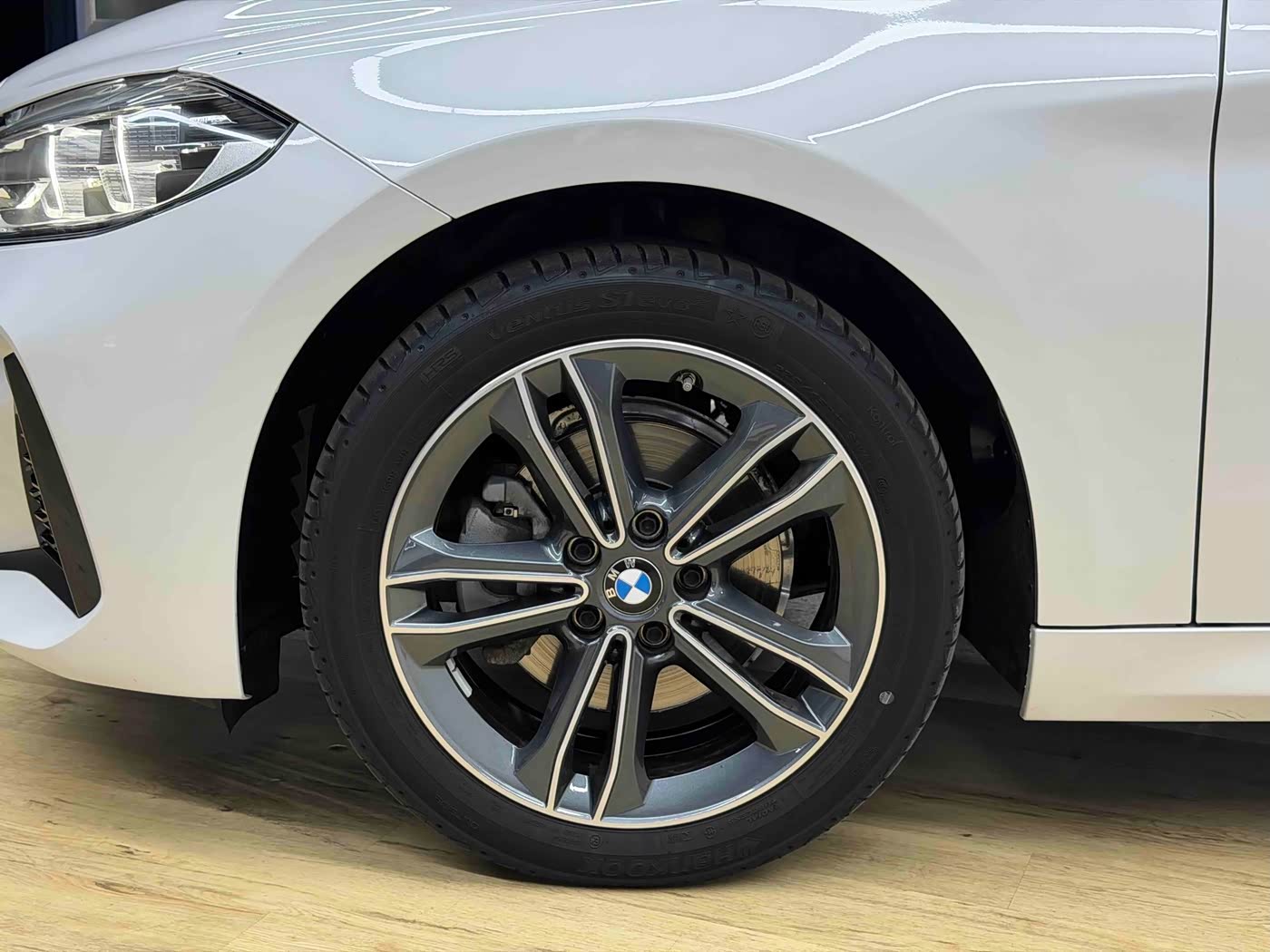 BMW 1 Series 1.5 л 2021 г. Белый, пробег 28800 км