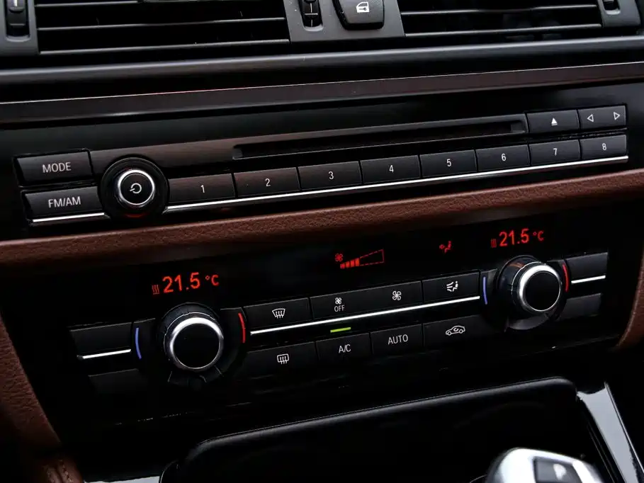 BMW 5 Series — миниатюра 9