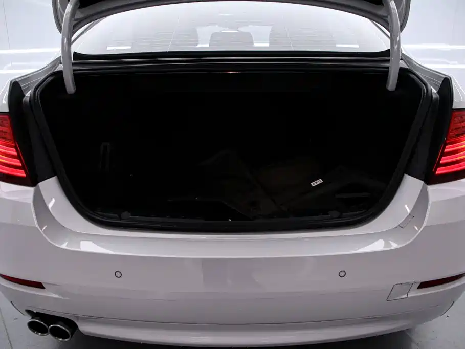 BMW 5 Series — миниатюра 17
