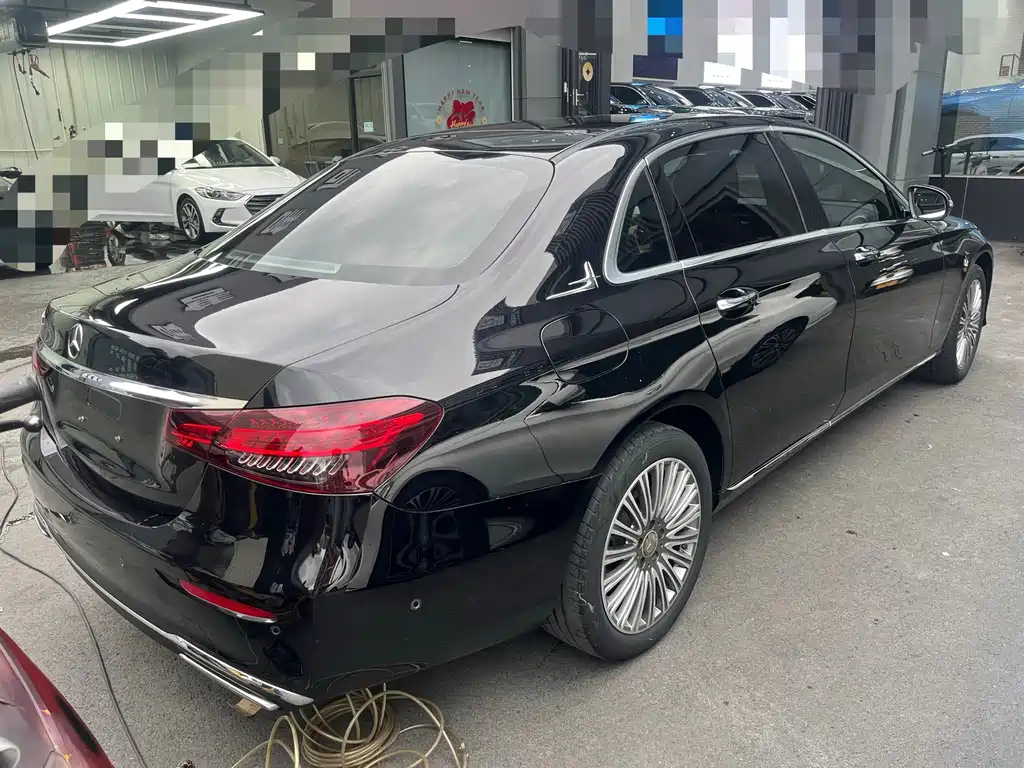 Mercedes-Benz E-Class — миниатюра 9
