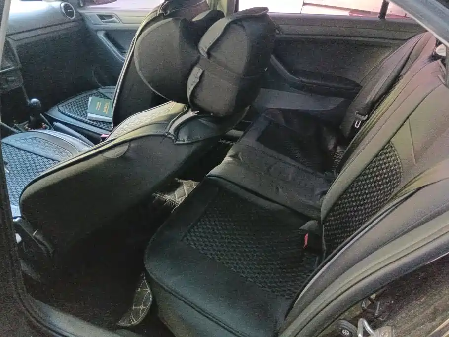 Volkswagen Jetta — миниатюра 11