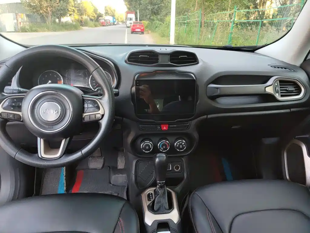 Jeep Renegade — миниатюра 14