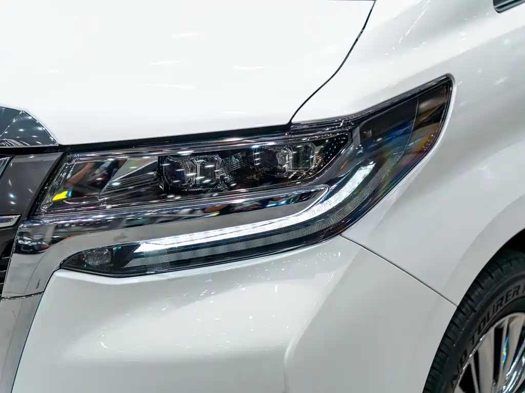 Toyota Alphard — миниатюра 6