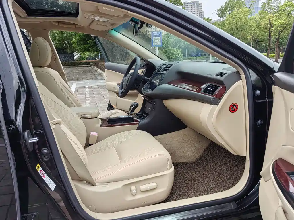Toyota Crown — миниатюра 14