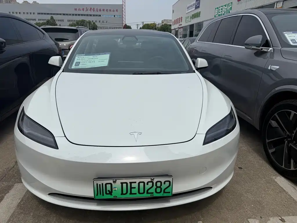 Tesla Model 3 — миниатюра 2
