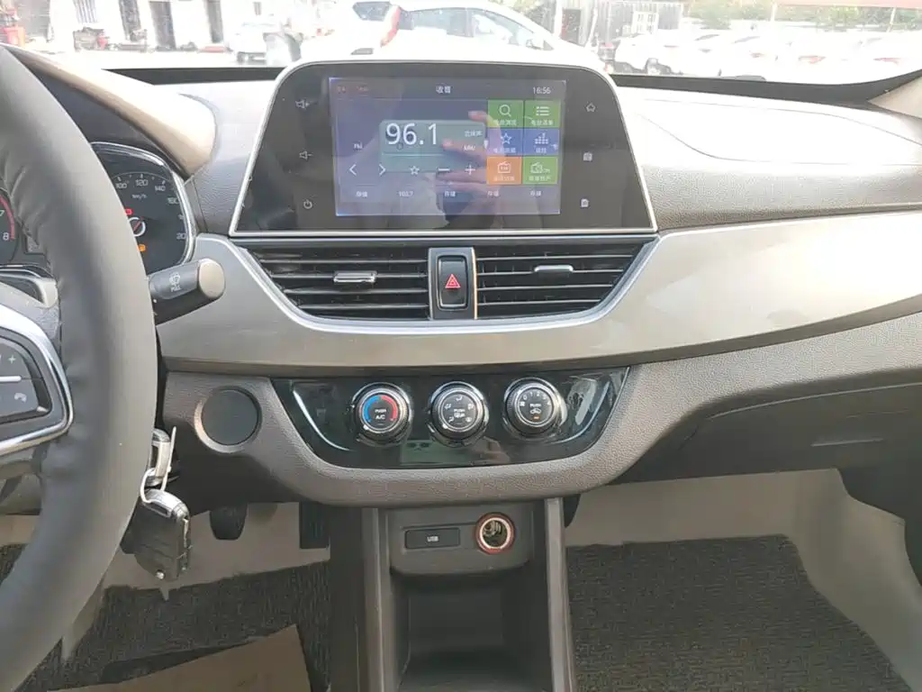 Baojun 310W — миниатюра 13