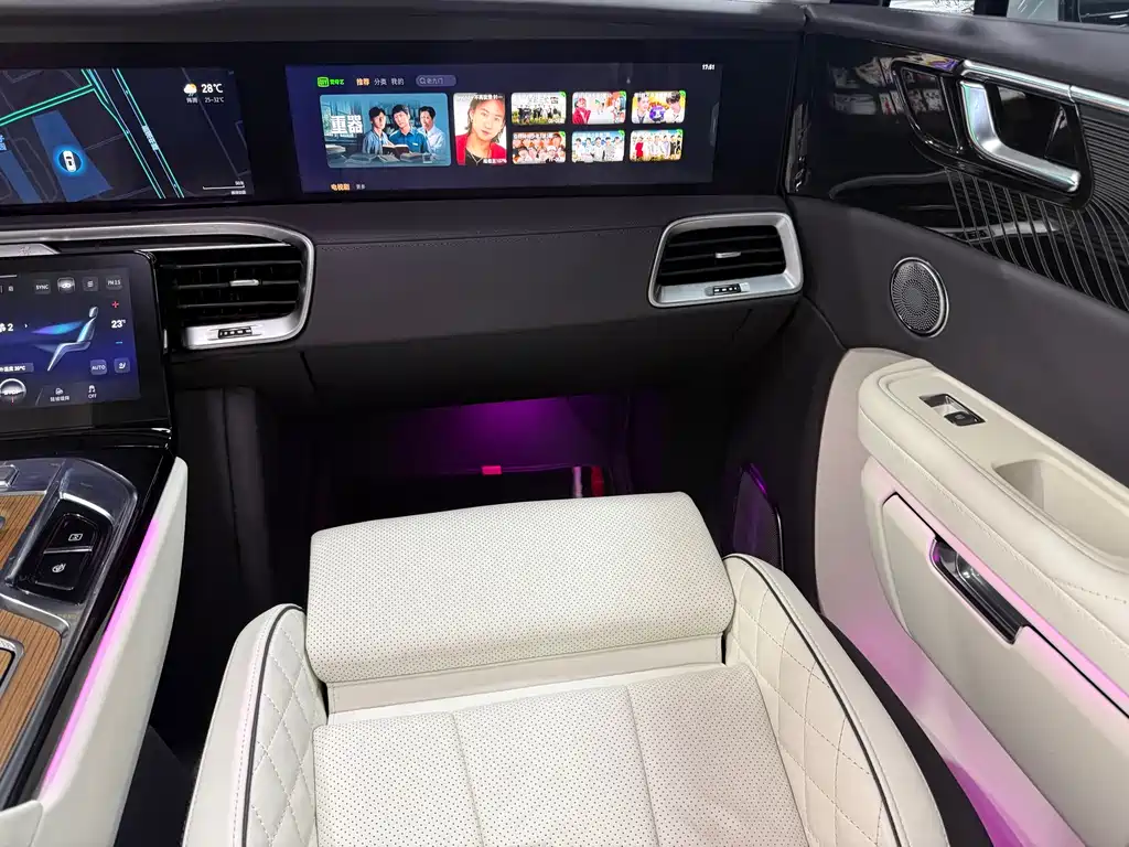 Hongqi Hongqi E-HS9 — миниатюра 17