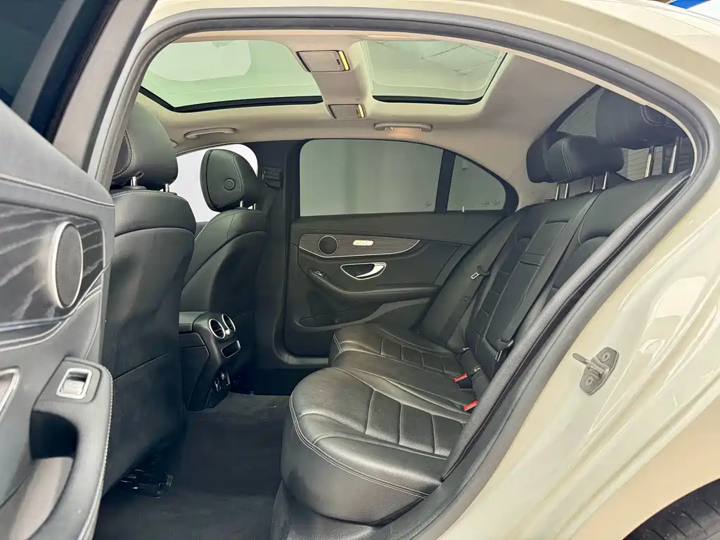 Mercedes-Benz C-Class — миниатюра 9