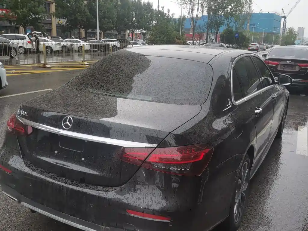Mercedes-Benz E-Class — миниатюра 8