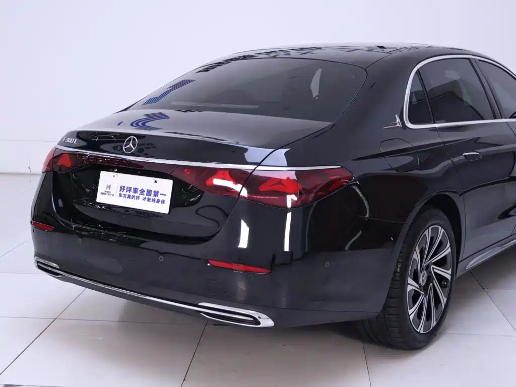 Mercedes-Benz E-Class — миниатюра 8