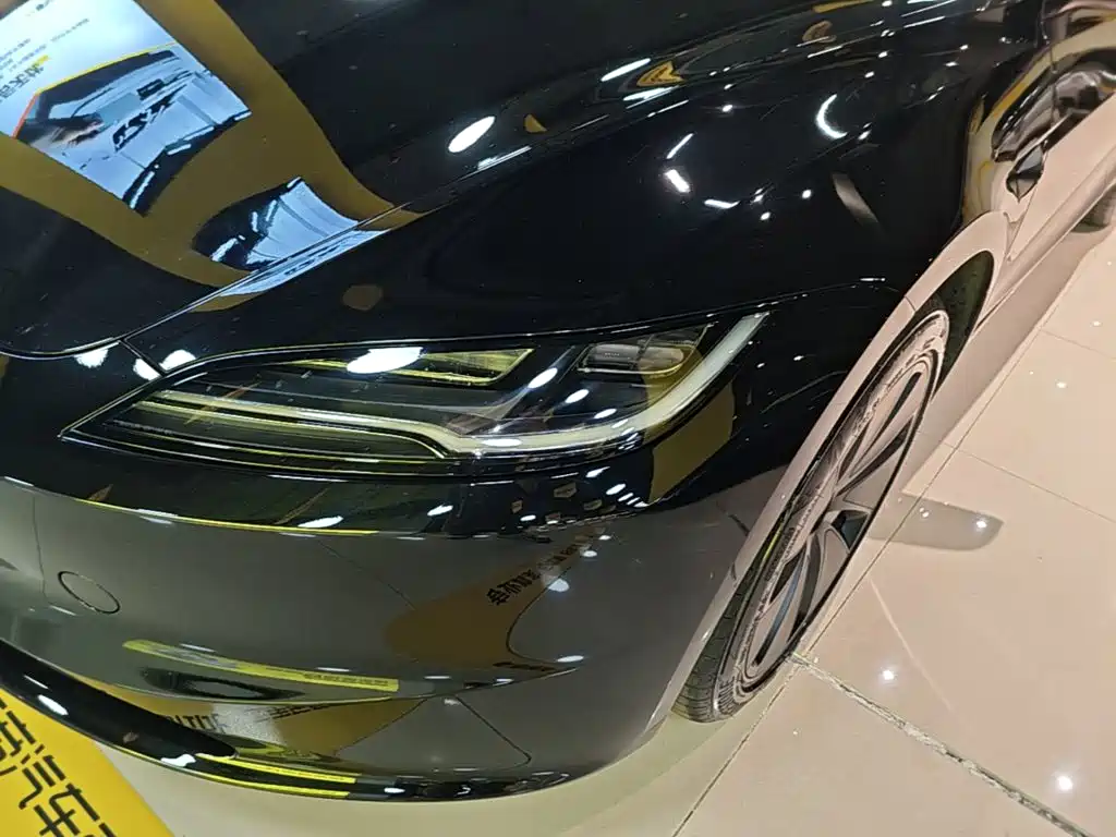 Tesla Model 3 — миниатюра 24