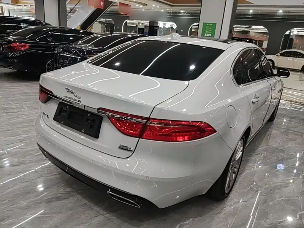 Jaguar XFL — миниатюра 7