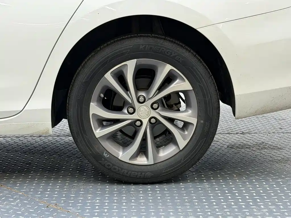 Buick Verano — миниатюра 10