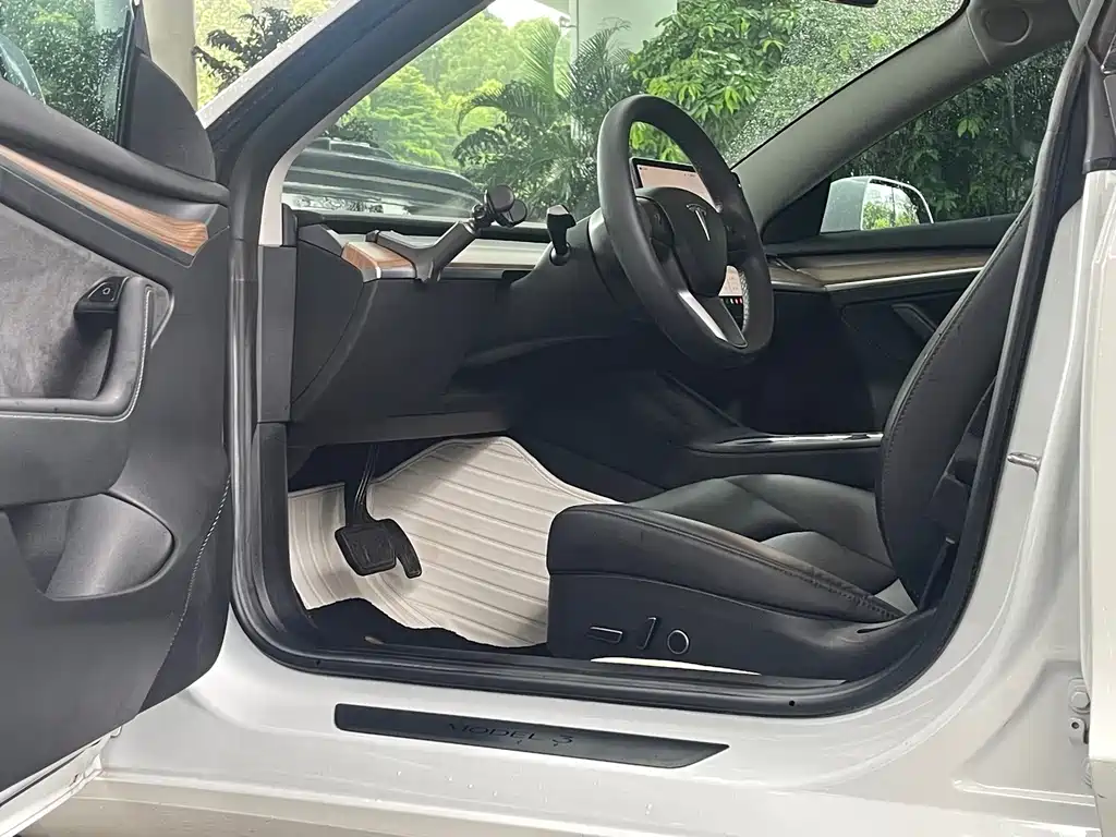 Tesla Model 3 — миниатюра 13