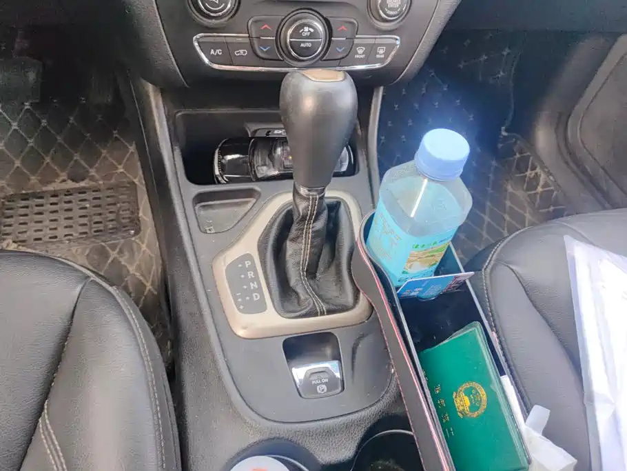 Jeep Cherokee — миниатюра 16
