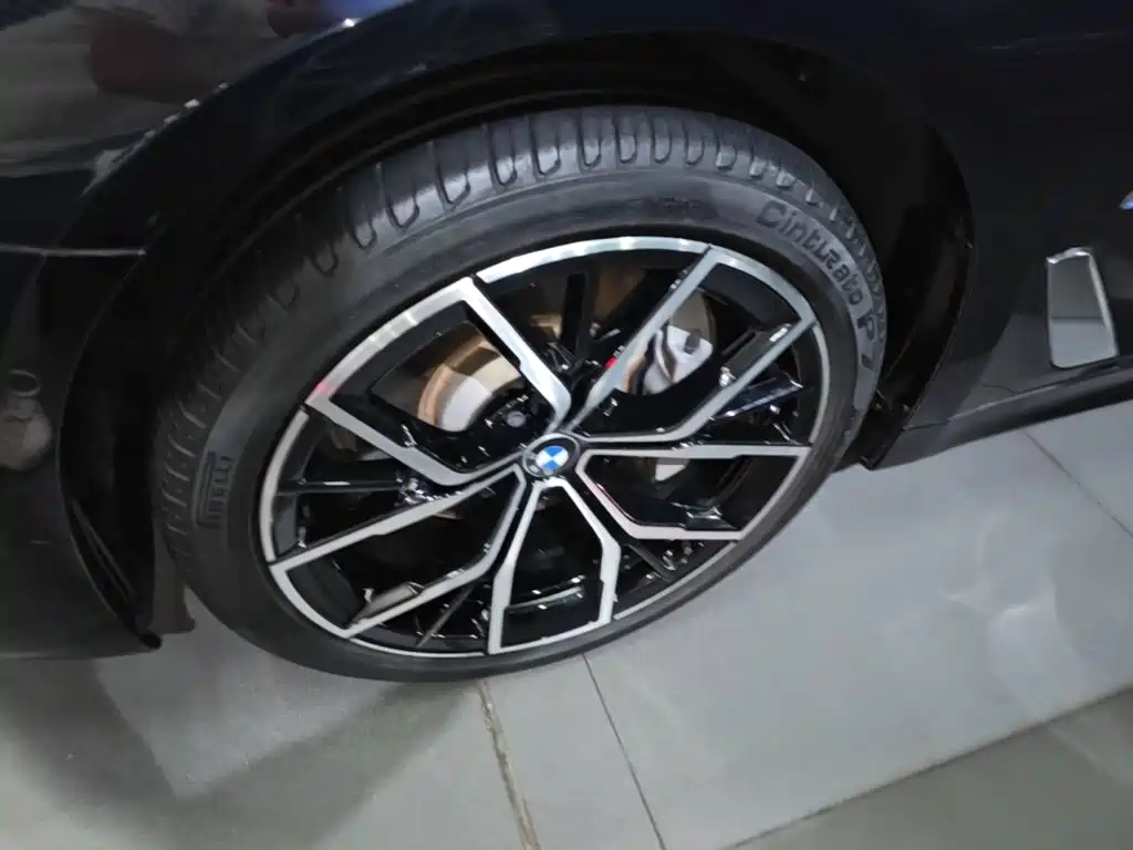 BMW 5 Series — миниатюра 23