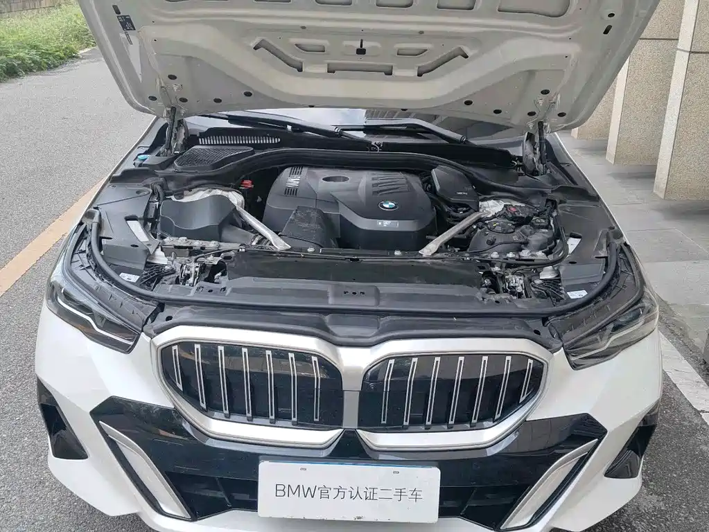BMW 5 Series — миниатюра 8