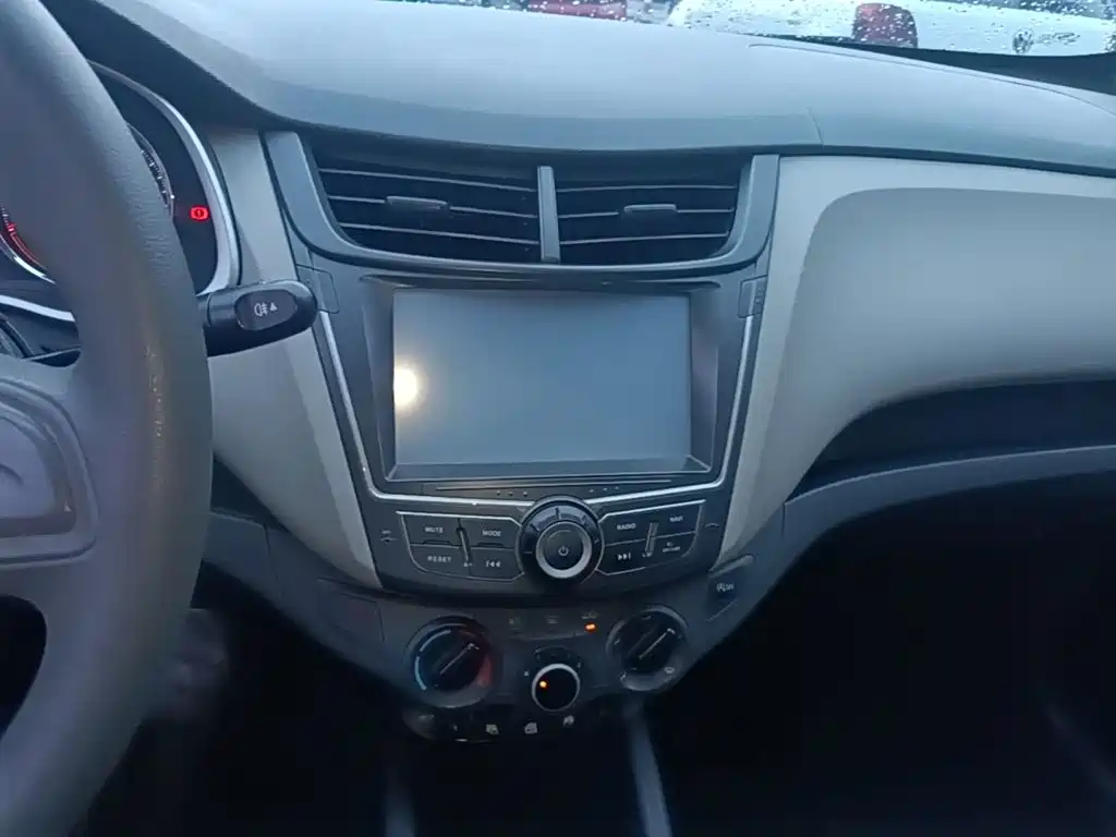 Chevrolet Sail — миниатюра 13