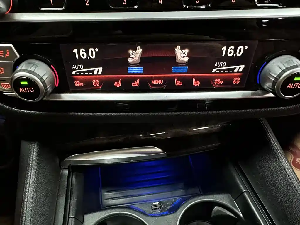 BMW 5 Series — миниатюра 12
