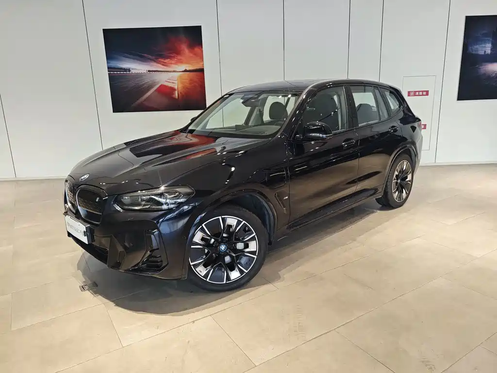 BMW iX3