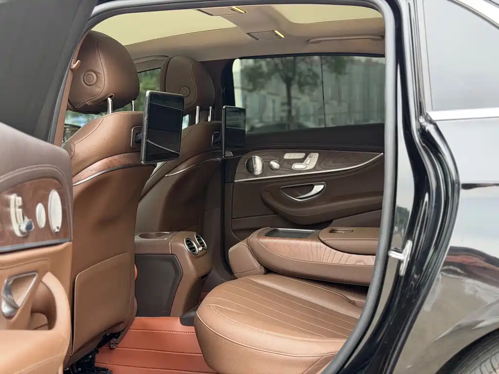 Mercedes-Benz E-Class — миниатюра 5