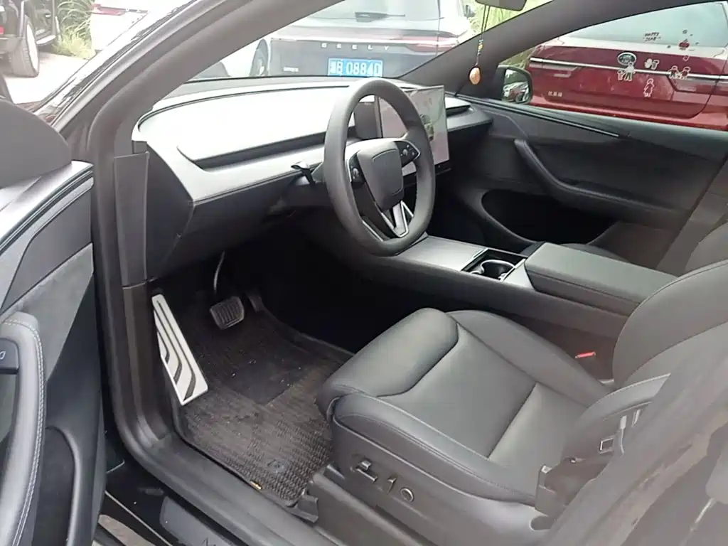 Tesla Model Y L — миниатюра 18