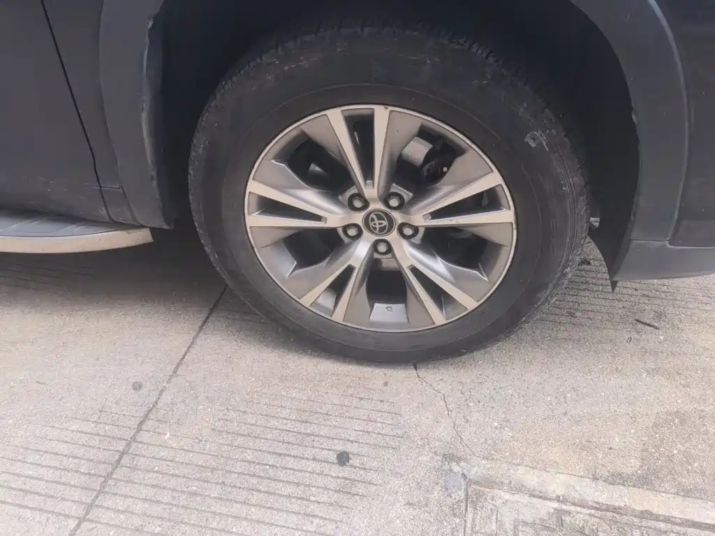 Toyota Highlander — миниатюра 24
