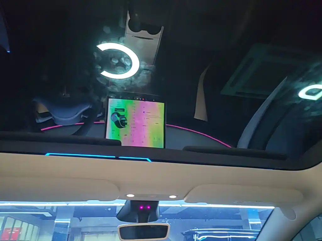 Tesla Model Y — миниатюра 18