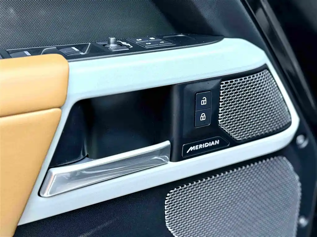 Land Rover Defender — миниатюра 14