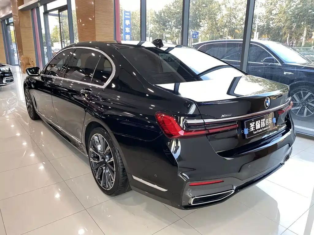 BMW 7 Series — миниатюра 6