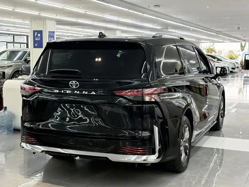 Toyota Sienna — миниатюра 17