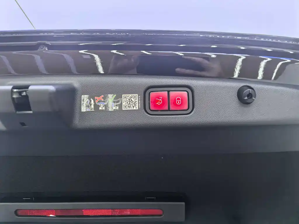 Mercedes-Benz E-Class New Energy — миниатюра 13