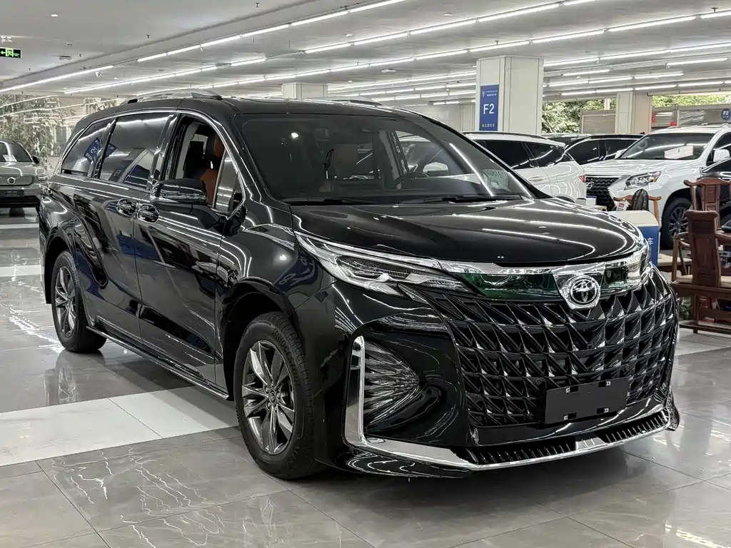 Toyota Sienna — миниатюра 3