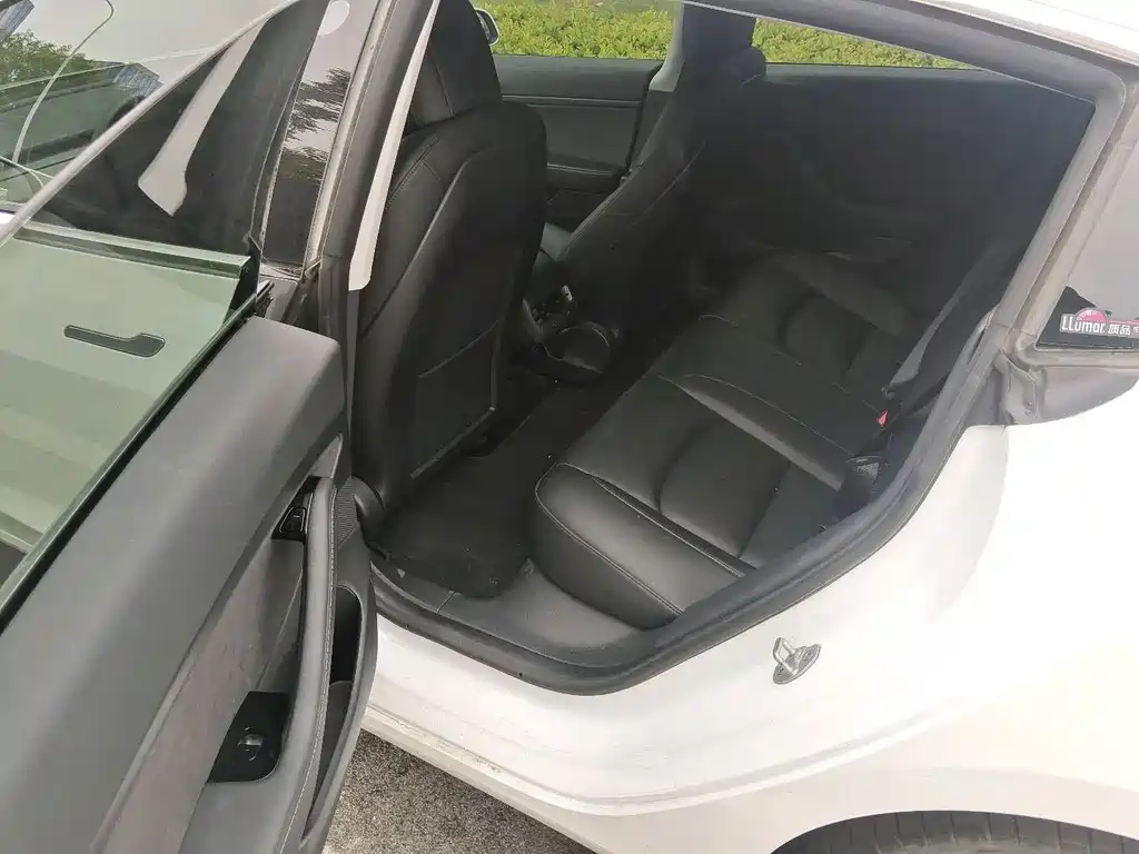 Tesla Model 3 — миниатюра 2