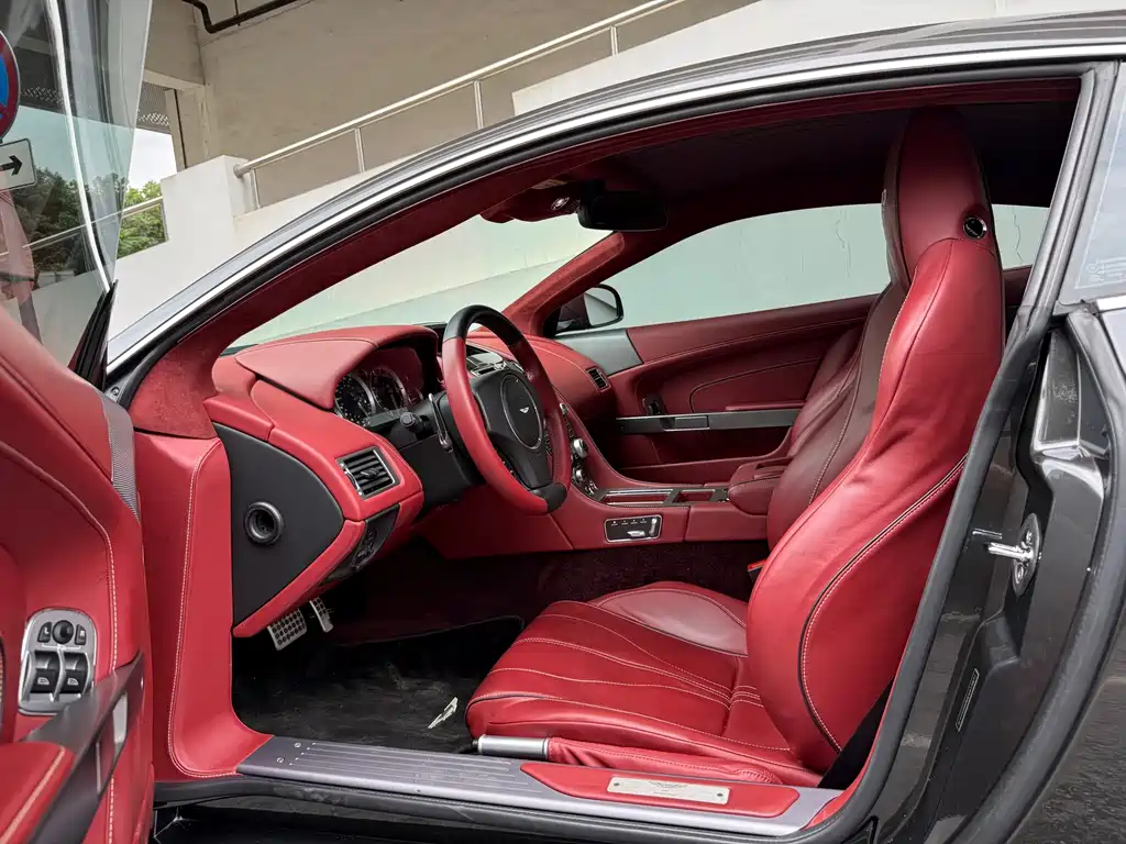 Aston Martin DB9 — миниатюра 4