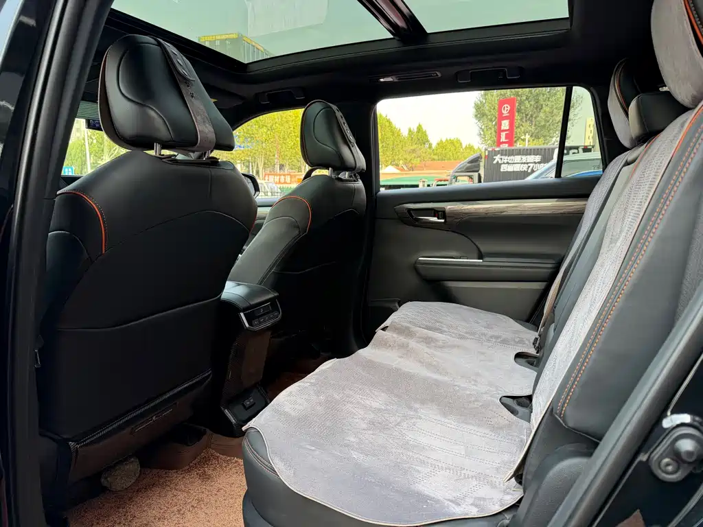 Toyota Crown Kluger — миниатюра 8