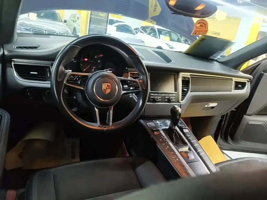 Porsche Macan — миниатюра 10