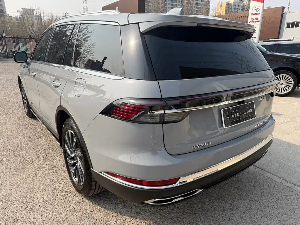 Lincoln Aviator 2024 3.0T V6 мест