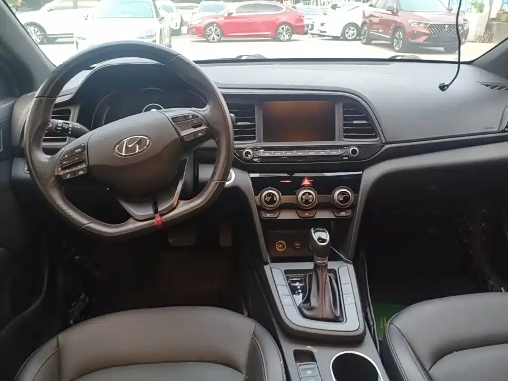 Hyundai Elantra — миниатюра 10